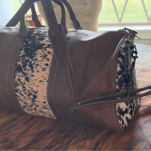Cowhide Weekender - Picture 4 of 7